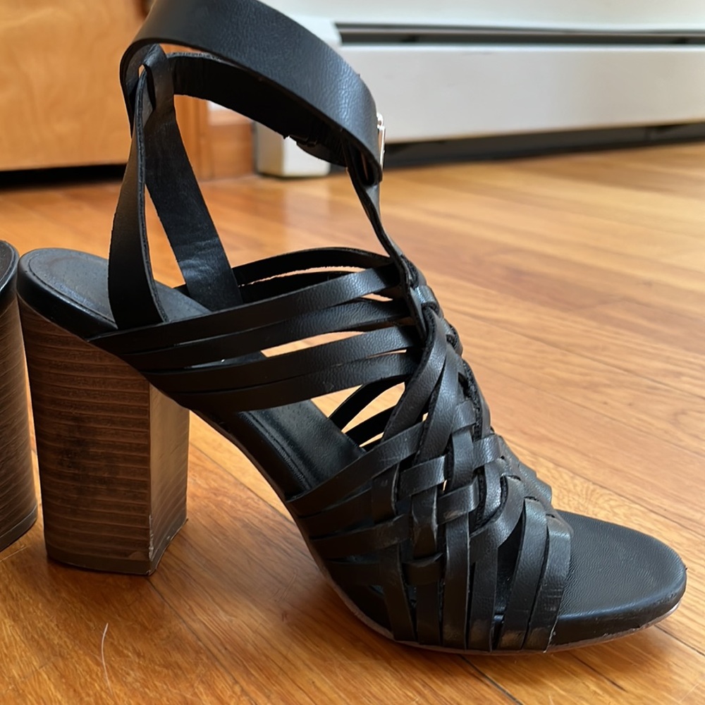 Madden Girl Black Sandals size 5.5, super fun and stylish!! Dress up or down!! - Picture 4 of 5